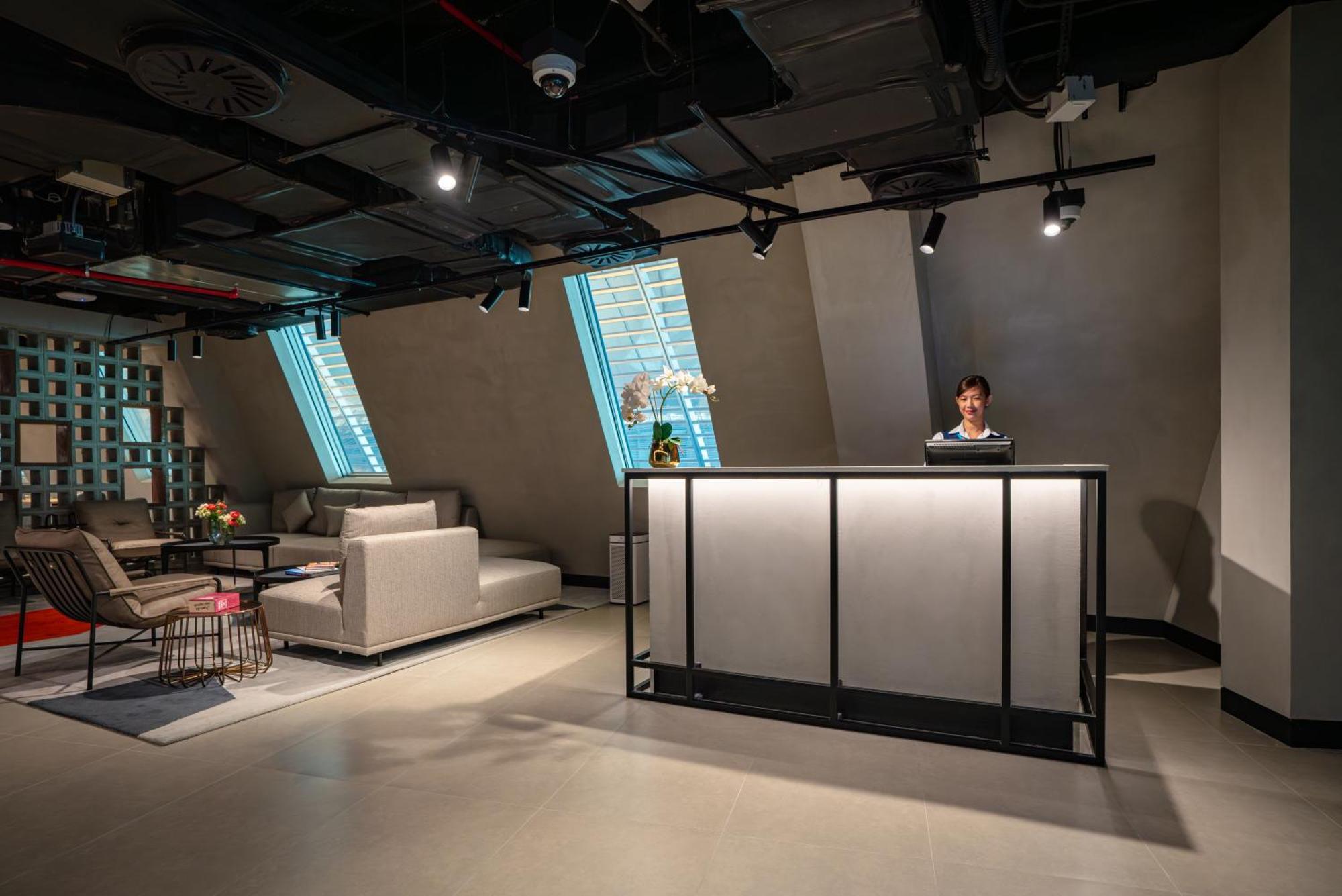 Auhotel -zayed International Airport-located In Transit Area -onwards Boarding Pass Required * Abu Dhabi